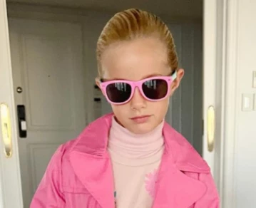 Matilda Salazar y su look Barbiecore ideal para lluvia