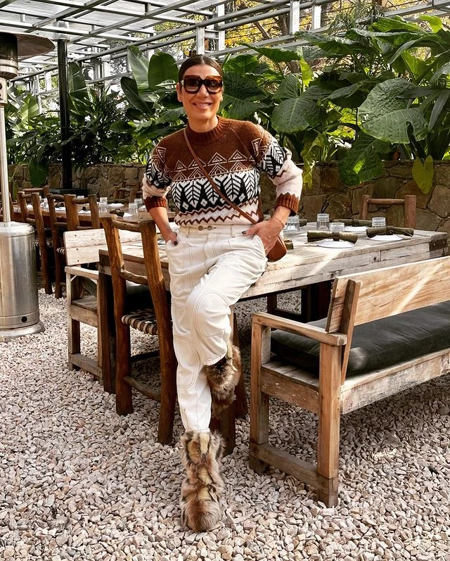 Flor de la V se inclinó por los tonos tierra, ideales para un look de paseo de fin de semana.