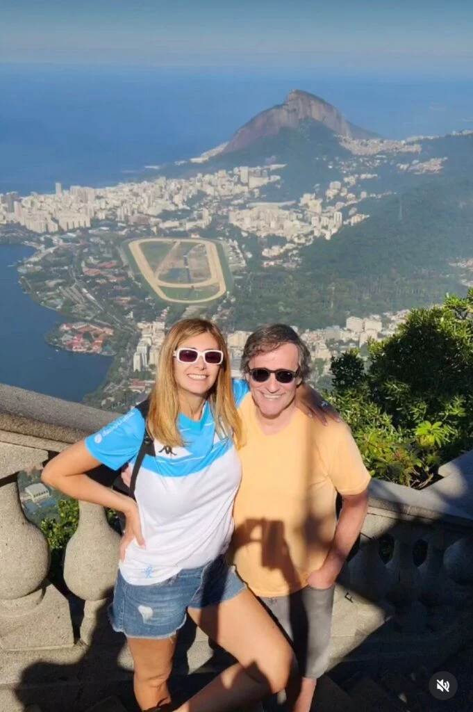 Marisa Andino junto a Marcelo Velcoff, su esposo. 