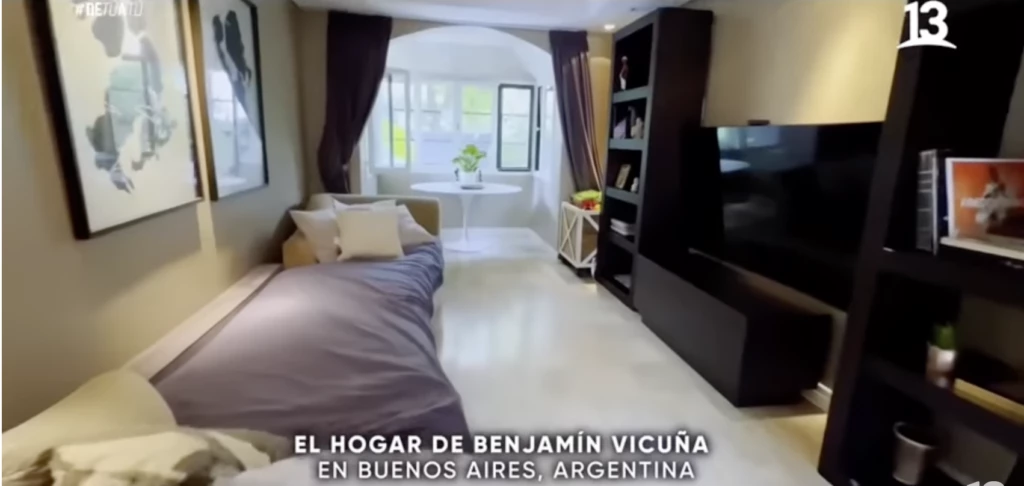 Un comedor fue transformado en una canchera sala de estar para los más pequeños de la casa.