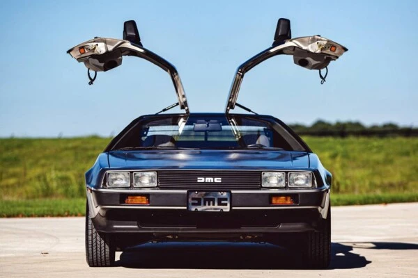 DeLorean DMC-12