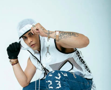 Callejero Fino recordó el día en que le pidió casamiento a su pareja en medio de un show