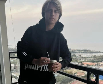 El hijo de Wanda Nara y Maxi López: ¿Con la nieta de qué campeón del mundo está de novio Valentino?