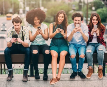 Por qué los millennials parecen mucho más jóvenes que lo que son