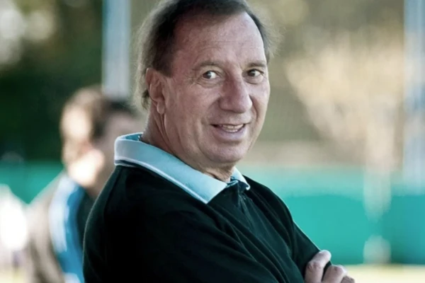 Carlos Bilardo reapareció en una foto que conmovió a los fanáticos del fútbol