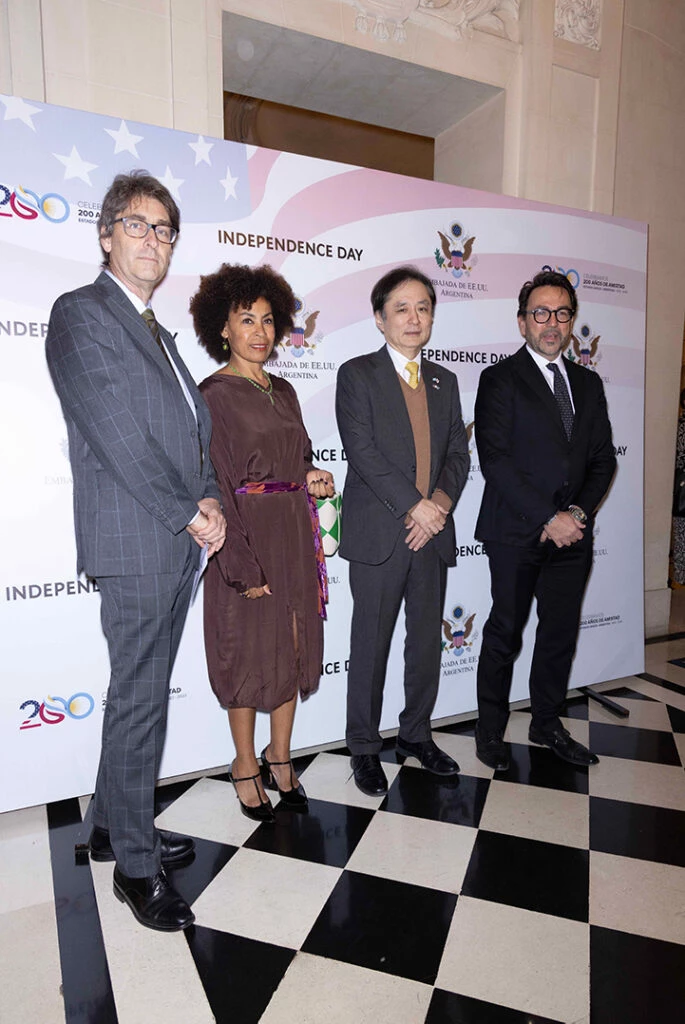 Los embajadores de Australia, Japón e Italia, Simon Twisk, Hiroshi Yamauchi y Fabrizio Lucentini, respectivamente