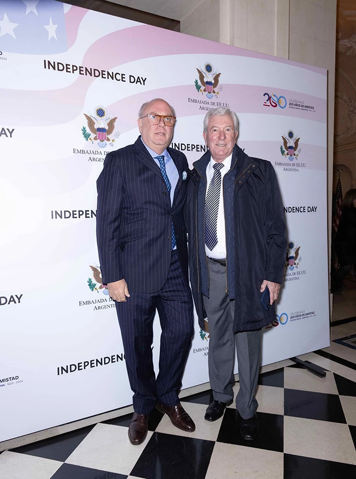 Martín Cabrales y Juan Carlos Sacco en los festejos por el 247º aniversario de la independencia de Estados Unidos