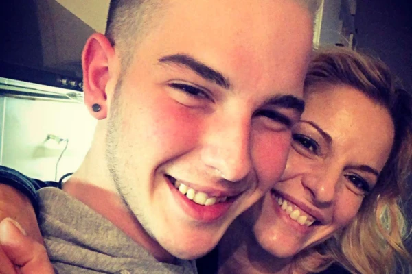 Carina Zampini y su hijo