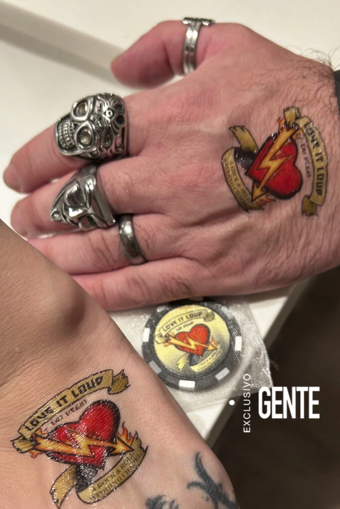 Los anillos de la pareja.