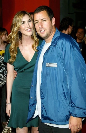 Adam Sandler y Jackie Titone. Foto archivo.