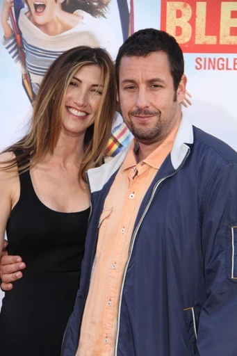 Adam Sandler y Jackie Titone. Foto archivo.