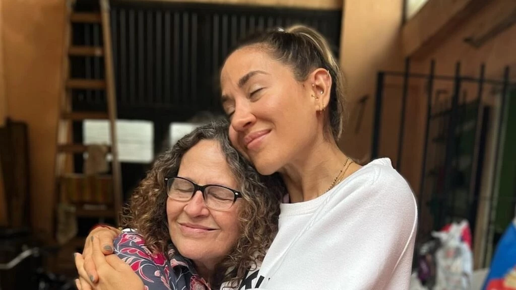 Jimena Barón junto a su madre. Foto archivo.
