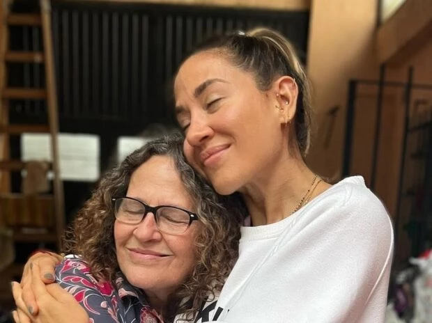 Jimena Barón junto a su madre. Foto archivo.