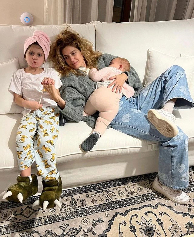 Isabel Macedo junto a su familia. Foto redes sociales.