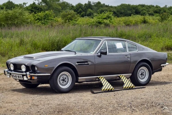 Aston Martin V8 James Bond