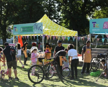 CÓMO SON LOS TALLERES DE RESTAURACIÓN DE MUEBLES, ARREGLO DE BICICLETAS Y REPARACIÓN DE APARATOS ELÉCTRICOS