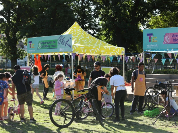 CÓMO SON LOS TALLERES DE RESTAURACIÓN DE MUEBLES, ARREGLO DE BICICLETAS Y REPARACIÓN DE APARATOS ELÉCTRICOS
