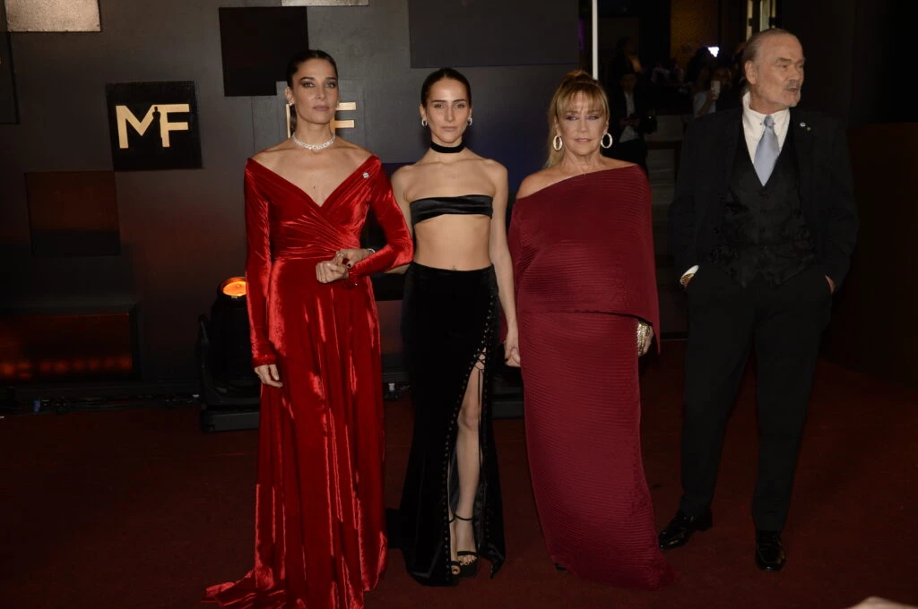 Mirtha Legrand acompañada por las 3 mujeres más importantes de su familia