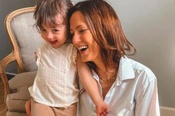 Paula Chaves le dio la teta a Filipa por última vez y lo celebro de una forma muy especial: lo hizo en un pelotero frente a las amiguitas de su hija