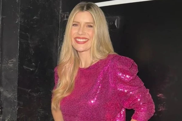 El look barbiecore de Laurita Fernández para despedirse de “Bienvenidos a bordo”