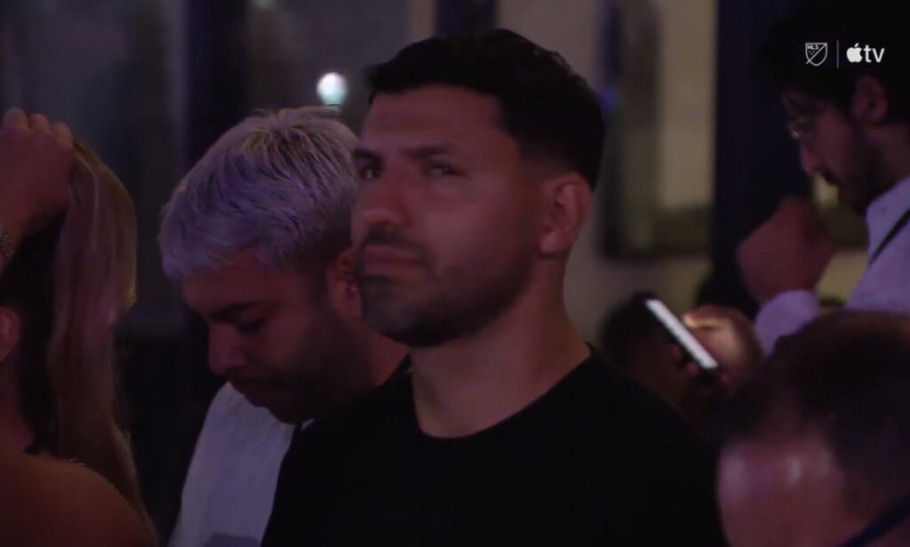 El Kun Agüero dijo presente en la presentación de Messi. Foto archivo. 
