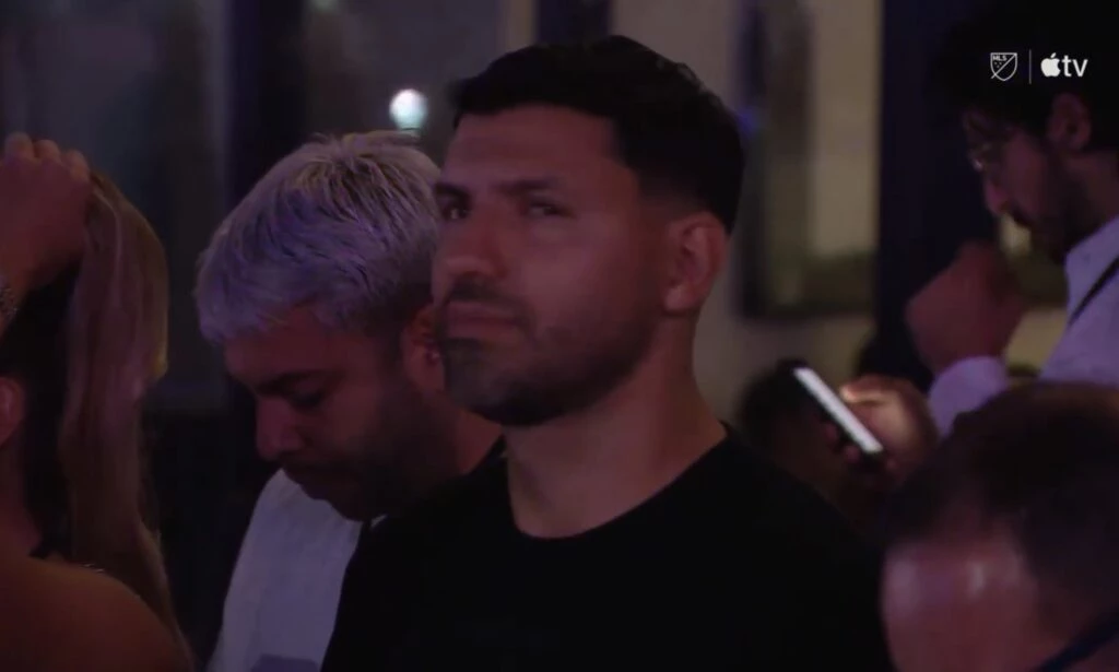 El Kun Agüero dijo presente en la presentación de Messi. Foto archivo. 