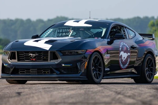 Ford Mustang Dark Horse R