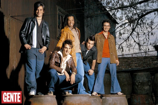 Los Mambrú en una producción vintage de GENTE.