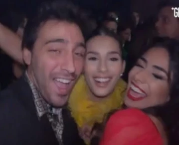 Los VIPs de la Fiesta +GENTE toman la cámara: Lizardo Ponce y el triple beso con Juli Poggio y a Daniela Celis