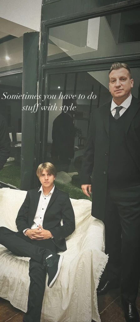 Maxi y Valentino López muy elegantes.