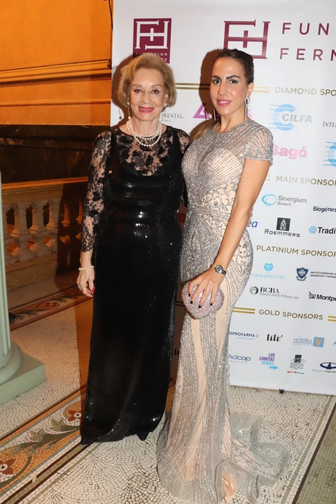 Miriam Bagó junto a Fernanda Merdeni, Gte de Noticias de América TV