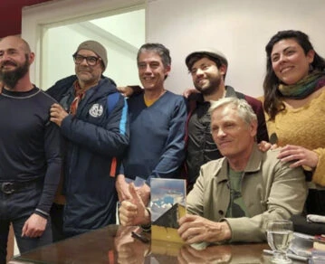 Viggo Mortensen presentó su libro de poesía en Buenos Aires