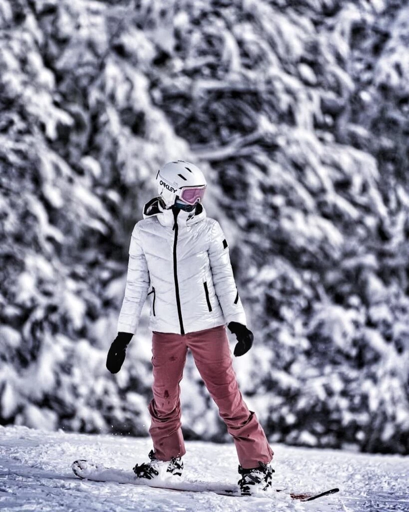 El look Barbiecore de Nicole Neumann para sus días de esquí.