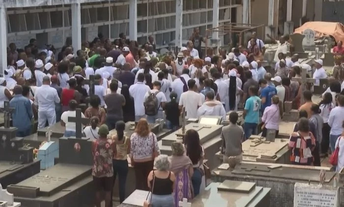 Cientos de seguidores asistieron al funeral de la activista. Foto archivo.