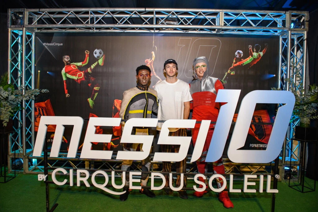 Franco Masini y artistas del Cirque Du Soleil..