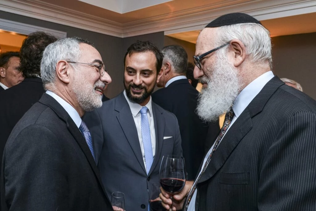 Julio Glinternick Bitelli, Embajador de Brasil, Ezequiel Herszage, corporate chief of staff en IRSA, y Eduardo Elsztain, presidente de IRSA