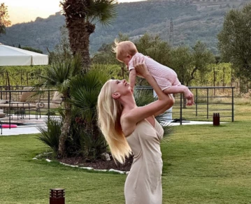 Las primeras vacaciones familiares de Elle López en la Toscana