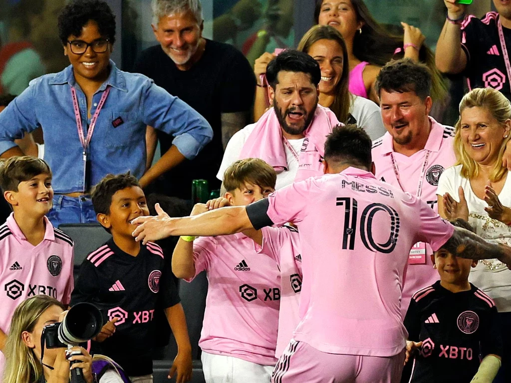 Lionel Messi y sus hijos en Miami. Foto archivo. 