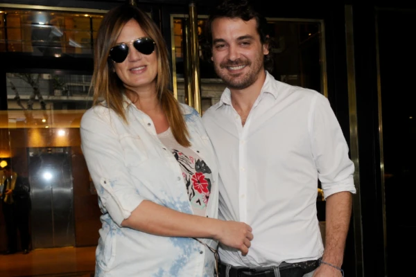 Paula Chaves y Pedro Alfonso en el nacimiento de su hija Olivia