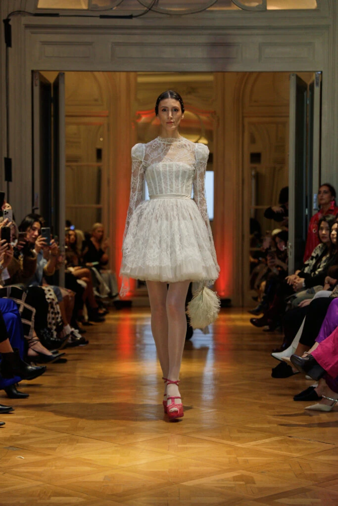 Vestido estilo romántico diseñado por María Pryor.