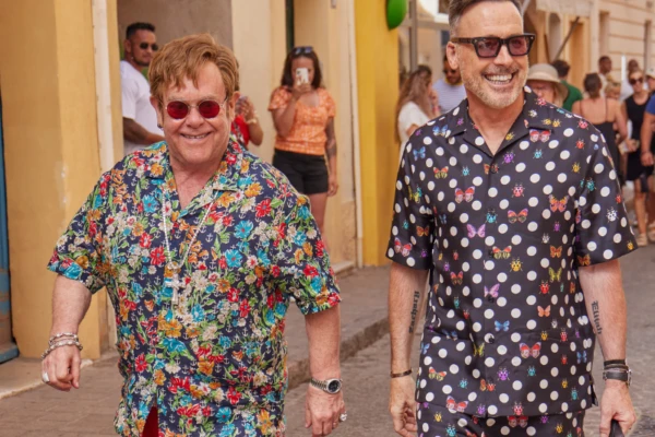 Elton John y su esposo David Furnish en St Tropez