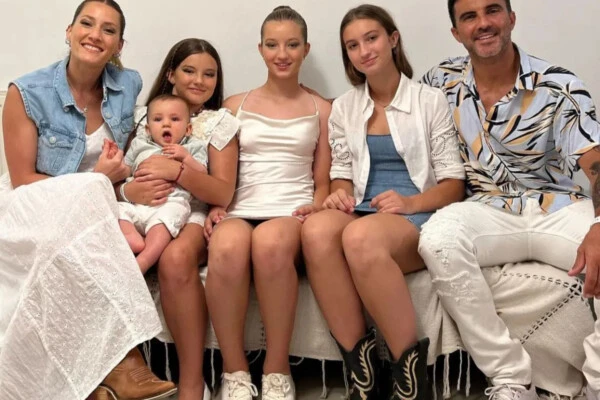 Fabián Cubero y Mica Viciconte junto a sus hijos. Foto archivo