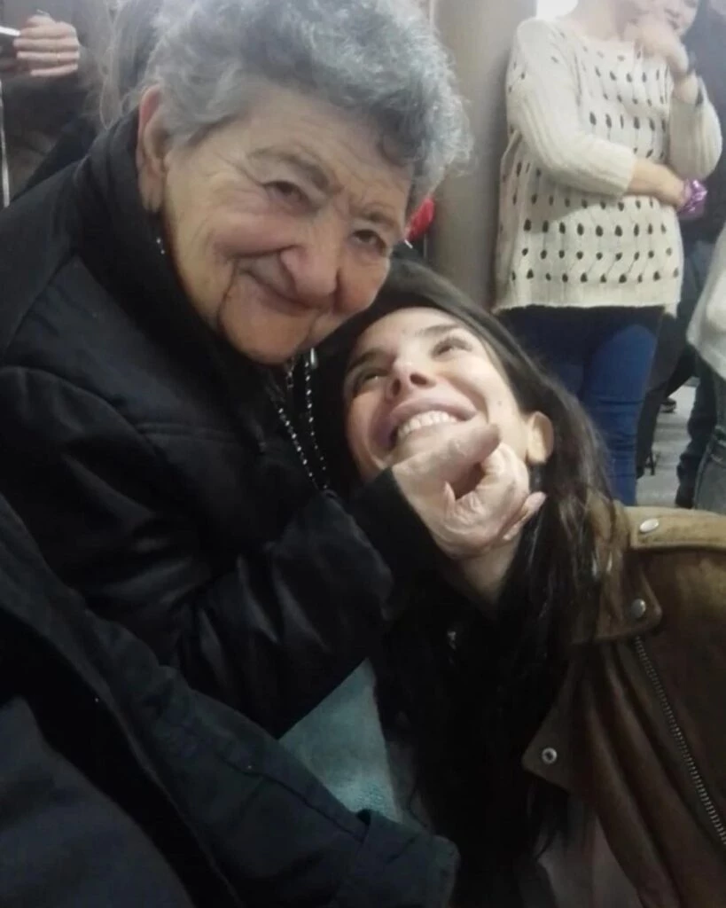 E el bautizo estuvo acompañada por sus familiares mas cercanos. Fotos redes sociales.