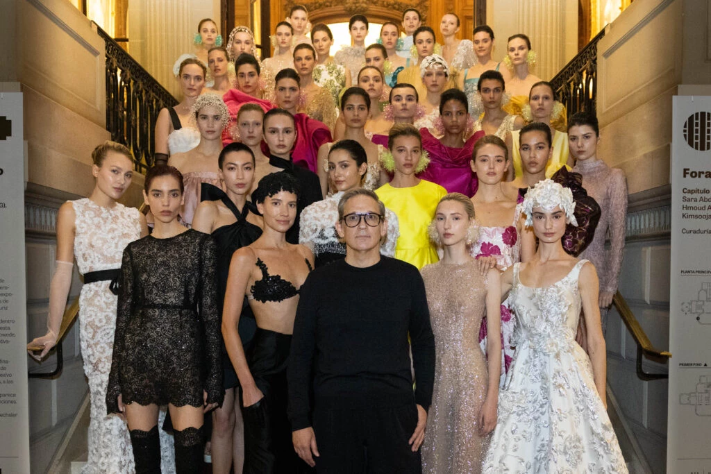 Adrián Brown cerró la segunda noche de la Semana de la Alta Costura.