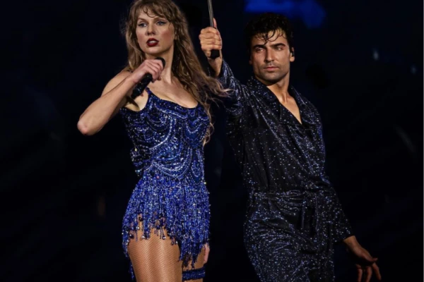 El bailarín esloveno que se roba todas las miradas en The Eras Tour de Taylor Swift