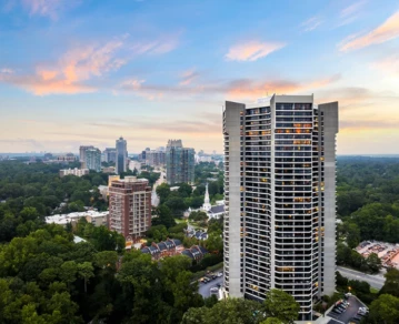 Elton John: Así es el lujoso apartamento que puso a la venta en Atlanta por casi $5 millones de dólares