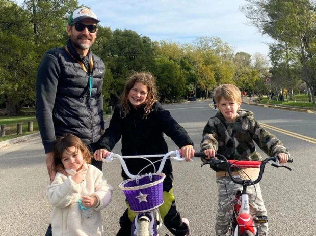 Pedro Alfonso y sus tres hijos