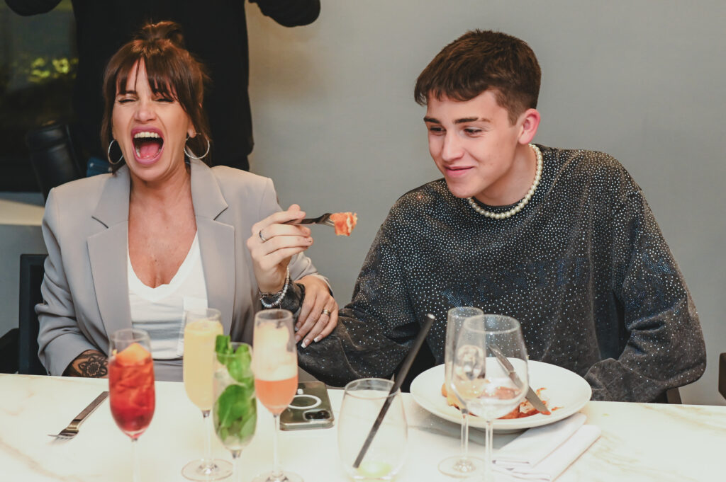 Florencia Peña y Juan Otero en la prueba de catering.