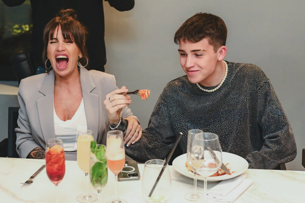 Florencia Peña y Juan Otero en la prueba de catering.