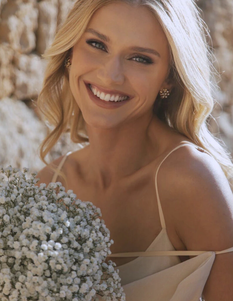 El detalle del delicado ramo que llevó Celina Loks. 